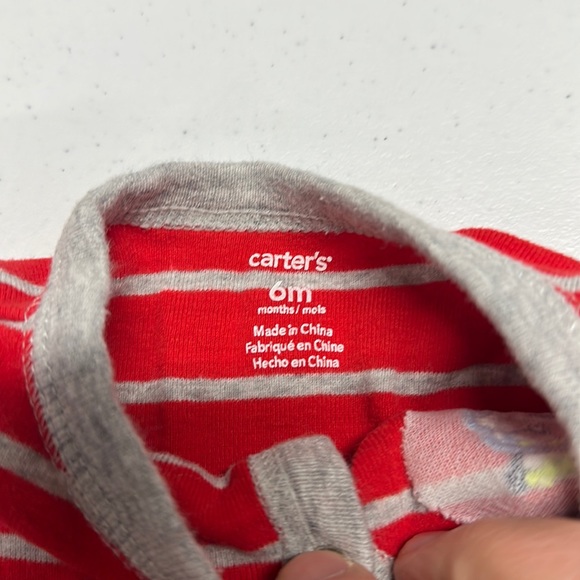 😍 3 for $15 😍 Boys Carter’s Onesie pajama sz 6M - Red & Gray - Picture 3 of 3